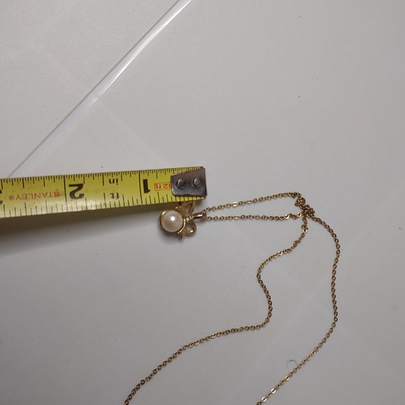 Gold Tone Bow And Faux Pearl Pendant Necklace 18 Inches Long - Picture 11 of 12